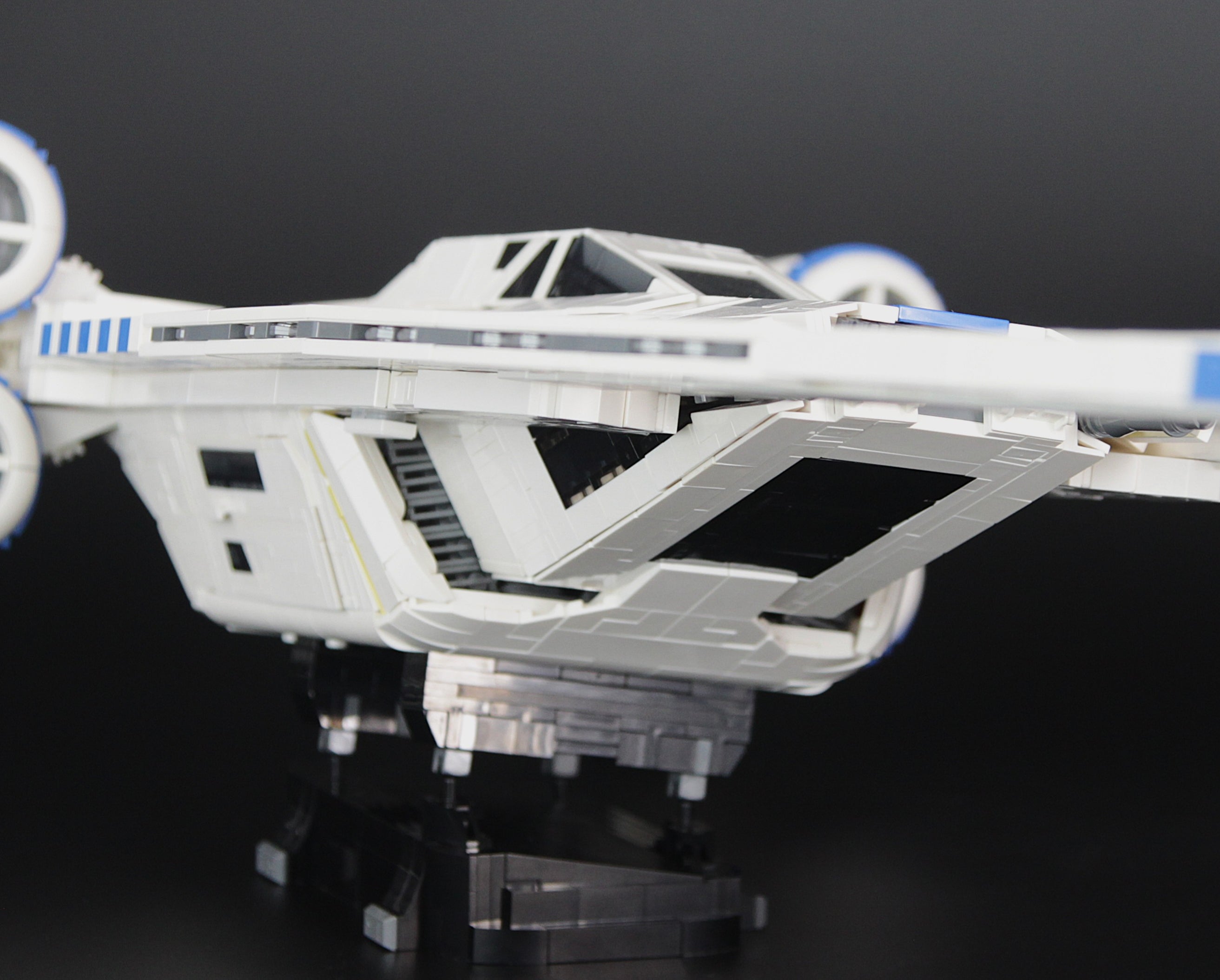 U-Wing Starfighter - Minifig Scale — BrickVault