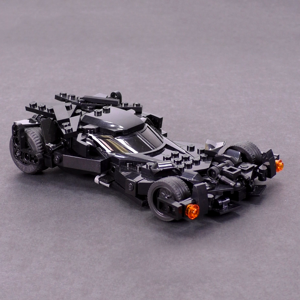 Injustice: The Gods Among us Batmobile - Minifig Scale — Brick Vault
