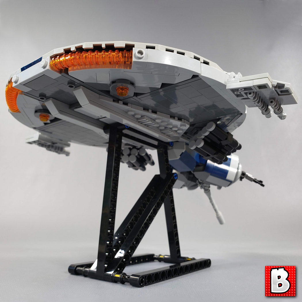 Droid Gunship Minifig Scale Brick Vault
